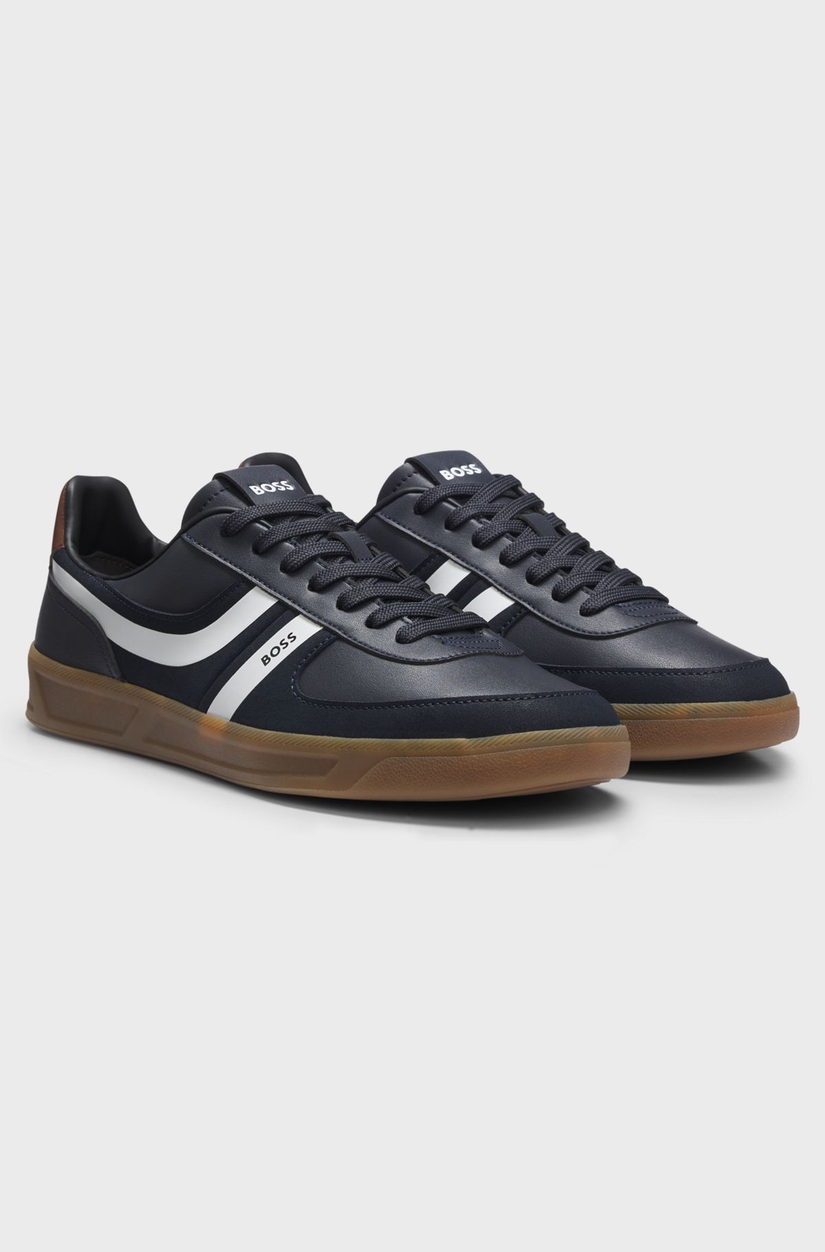 Low-top trainers with a contrast gum sole, Dark Blue